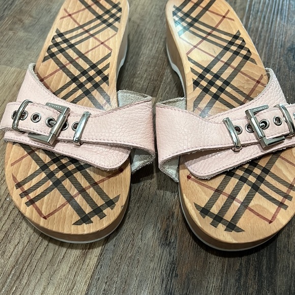 Burberry pink wooden print slides - Picture 2 of 10